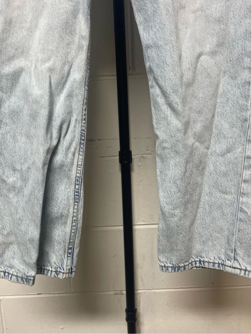 Aeropostale Pale Wash Straight Leg Jeans - Picture 3 of 7